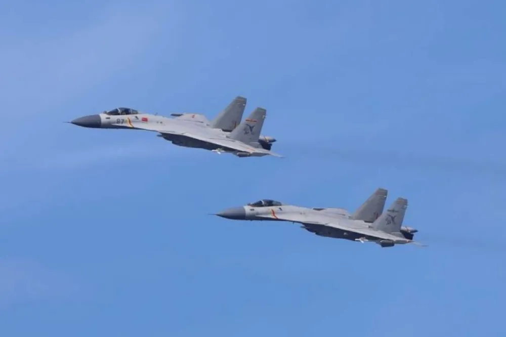 中國軍演結束後仍派35架次軍機艦擾台　14架次軍機越海峽中線挑釁