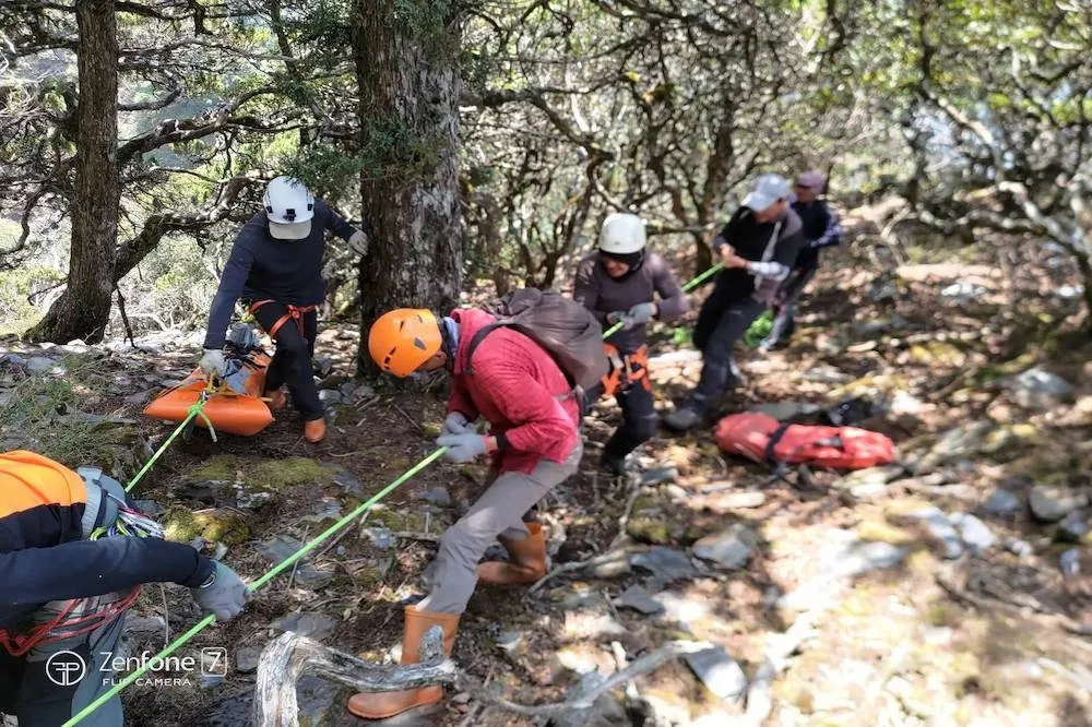 搜索11天終於找到！ 干卓萬山失聯山友墜崖　遺體吊掛下山