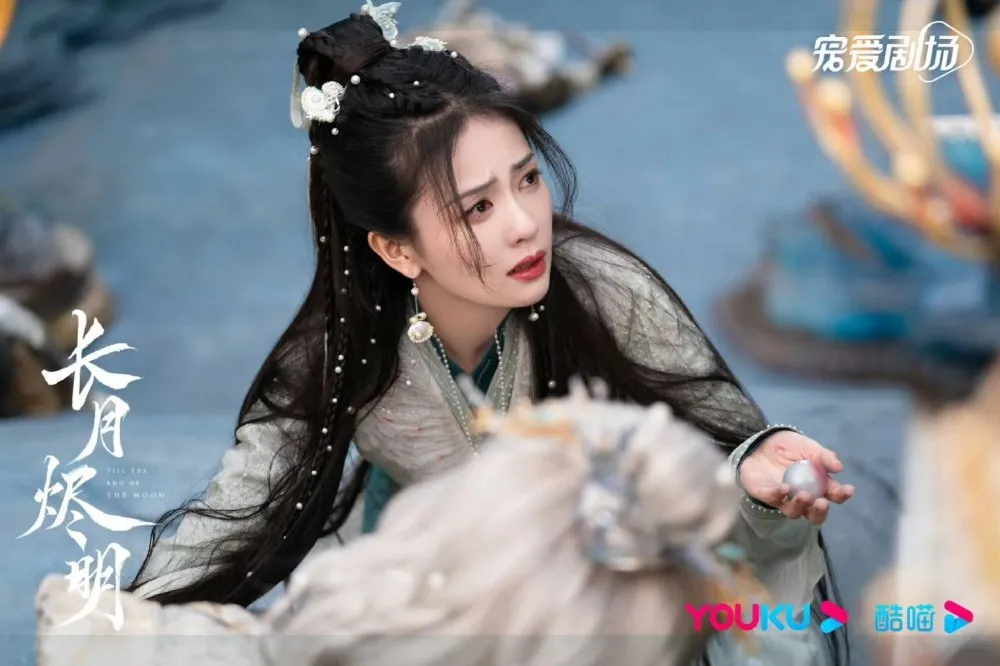 白鹿、羅雲熙《長月燼明》被爆抄襲《仙劍3》　她哭戲「乾吼沒眼淚」演技崩盤