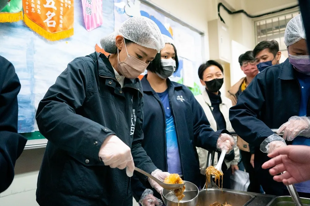 外界關心營養午餐提升計畫　市府：始終跟家長孩子站在一起　減輕家長的負擔、給孩子更好的午餐