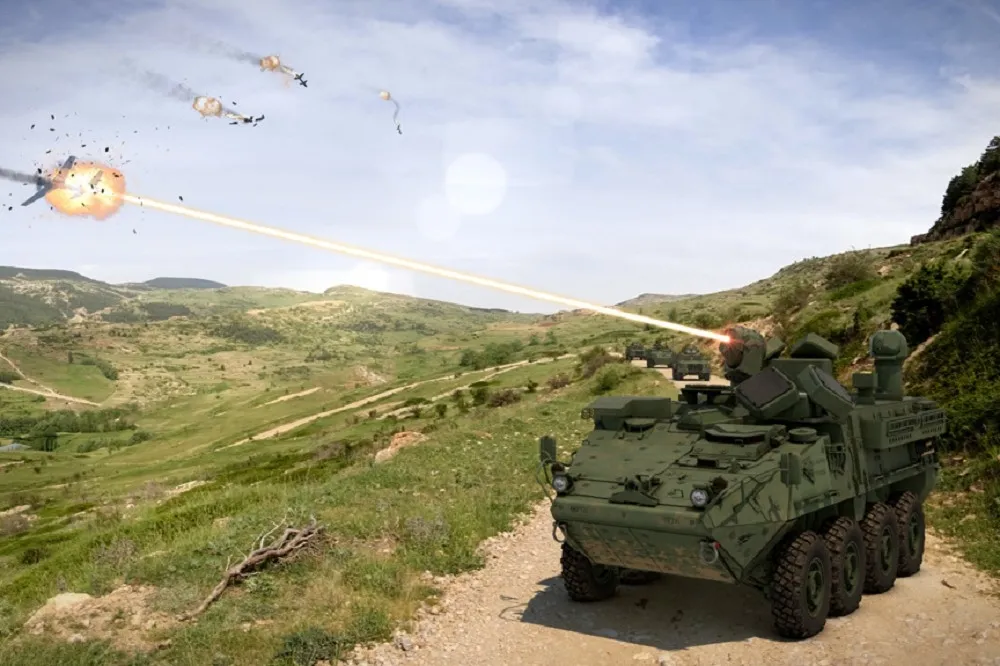 【有片】美國陸軍首款「雷射防空車」在尤馬試驗場完成測試　成功擊落無人機！