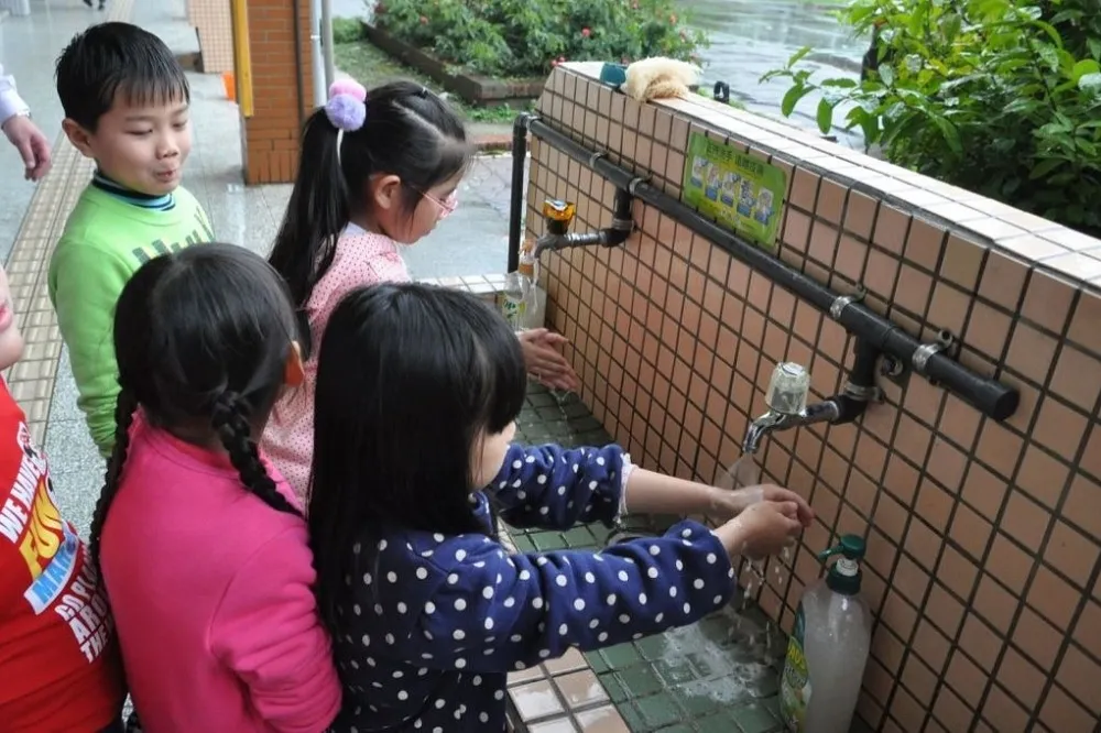 【諾羅病毒發威】桃園某國小師生集體上吐下瀉　專家提醒出現3症狀快就醫