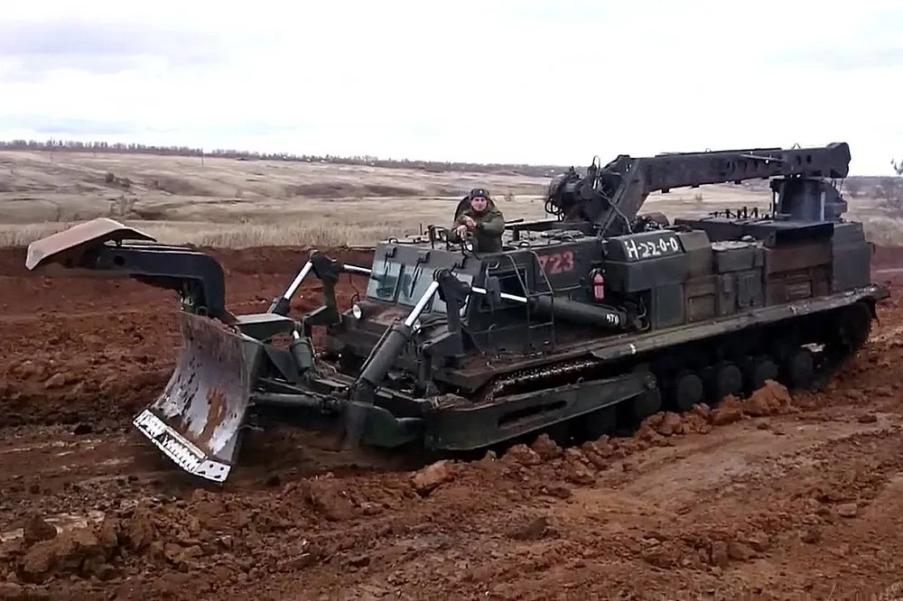 【有片】俄羅斯BAT-2戰術突擊車遭繳獲　助烏軍反攻一臂之力