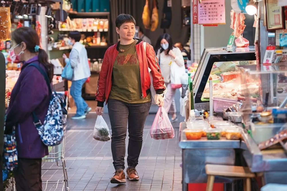 顛覆傳統市場的印象！跟隨在地美食家「爆肝護士的玩樂記事」一探士東市場