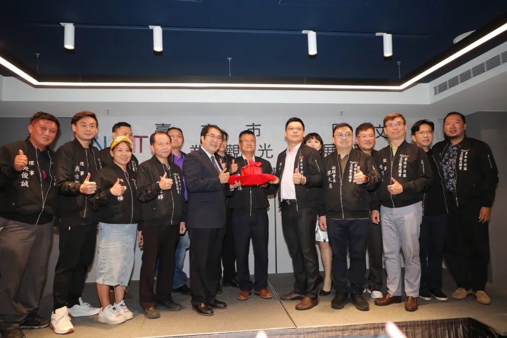 台南商圈文化觀光總會成立  黃偉哲授證印信表祝賀