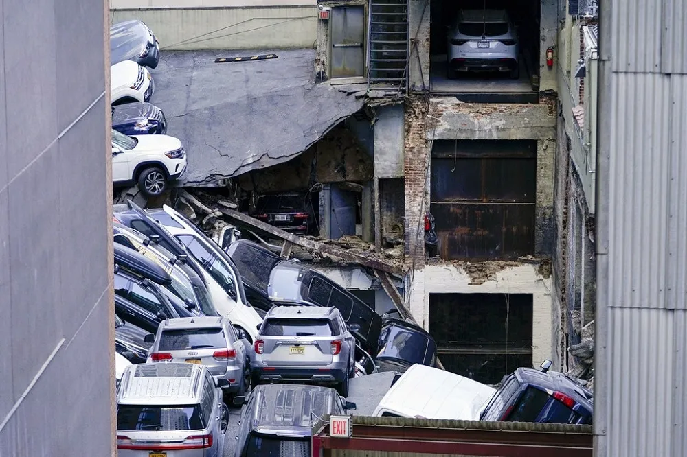 【有片】紐約立體停車場崩塌1死5傷　驚悚畫面曝