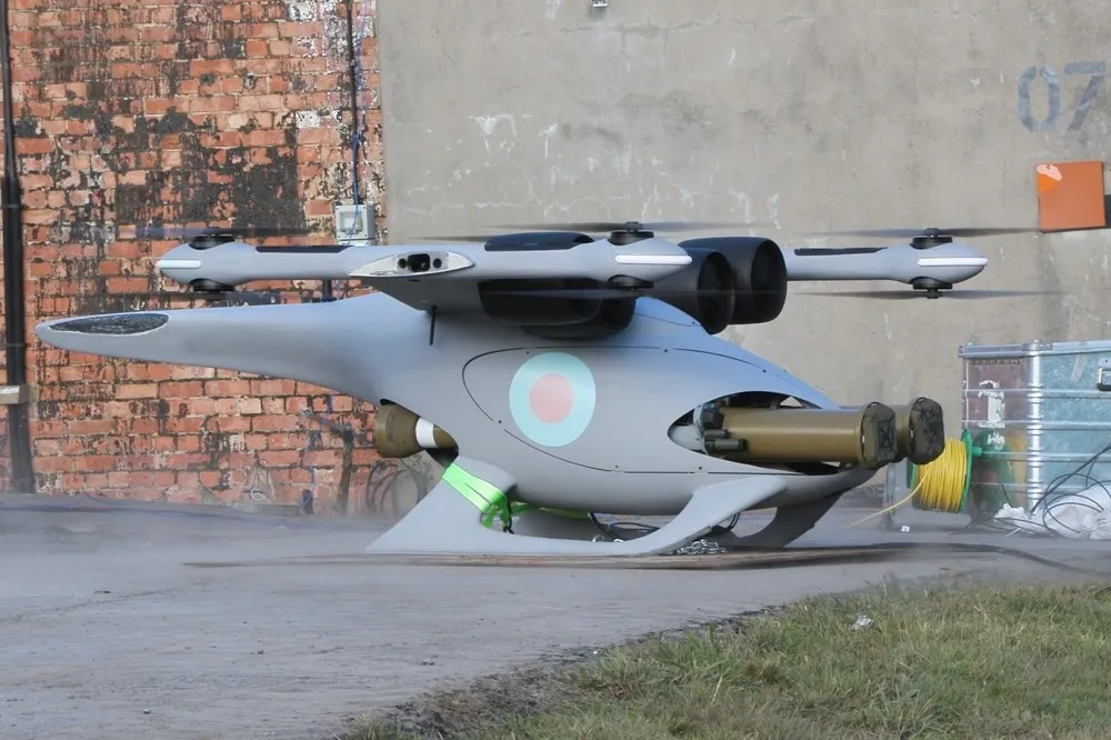 【有片】英國「豺狼」垂直起降無人機　首度成功試射Martlet輕型飛彈