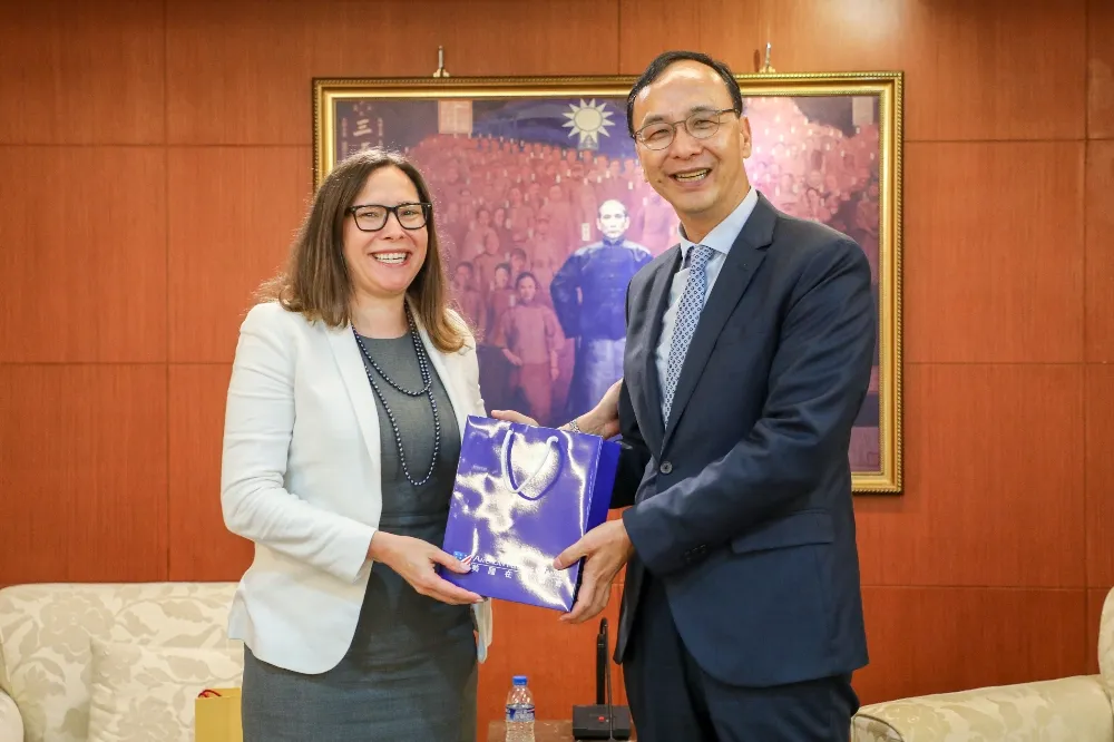 朱立倫會見美國在台協會主席羅森伯格　交流台美關係與兩岸議題