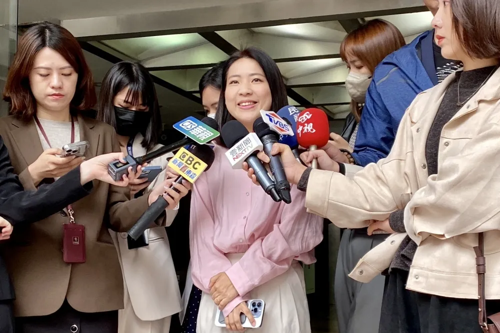 「芯費大戰」勝負揭曉！徐巧芯民調奪下51.266%　擊敗費鴻泰取得立委提名資格