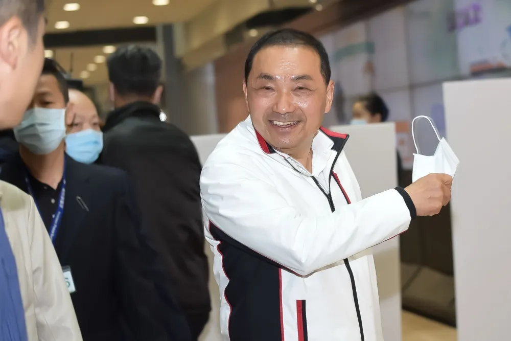 侯友宜自新加坡返國　談兩岸：應維持台海穩定、區域和平