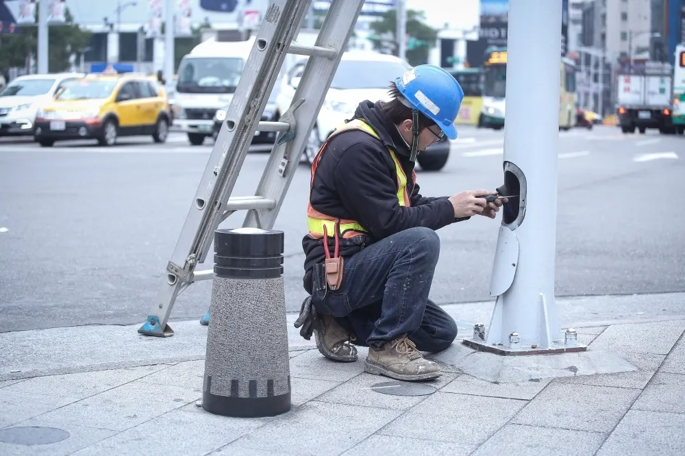 屏東民宅住戶「一碰水就刺刺的」　禍首竟與台電有關