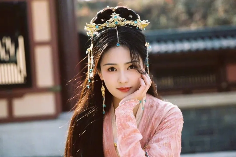 【爆紅是非多】《長月燼明》白鹿以「小母狗」貶低女性言論被起底　形象翻車急道歉