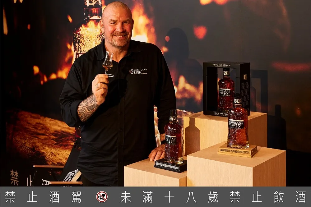 高原騎士全球品牌大使 Martin Markvardsen 睽違 5 年再度抵台！與台北最「火」餐廳 FirePlay 攜手打造限定「高年份品酩會」
