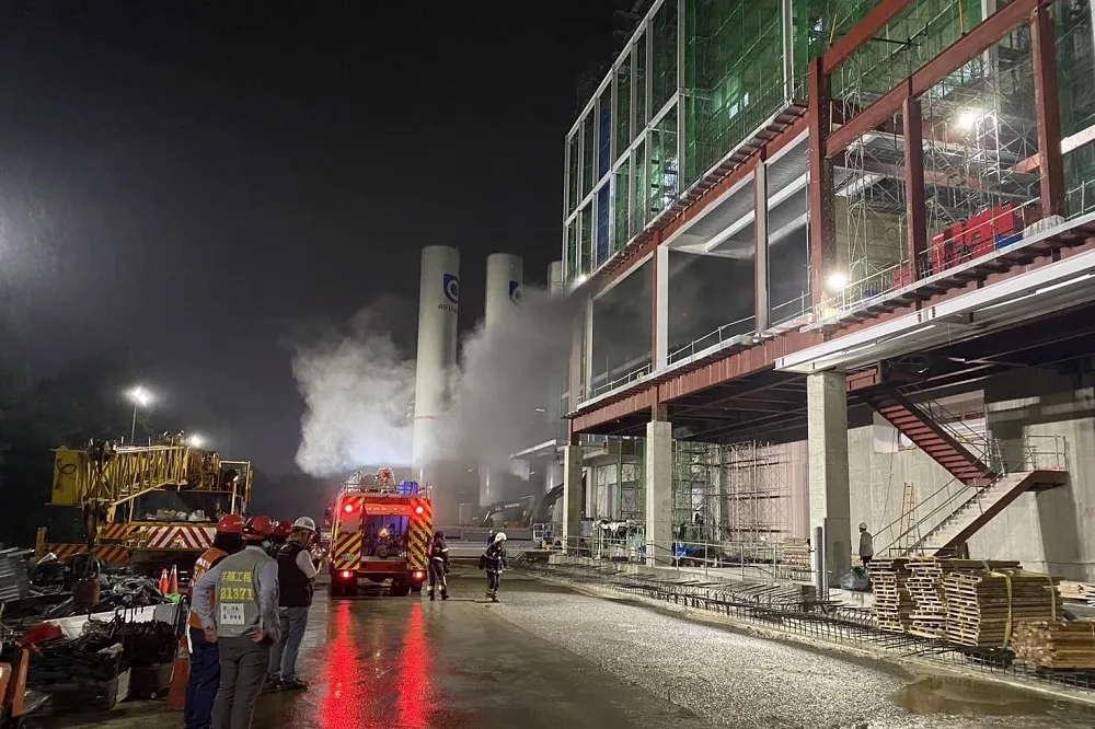【快訊】台積電竹南鎮六廠工地2樓冒黑煙　估燃燒300平方公尺