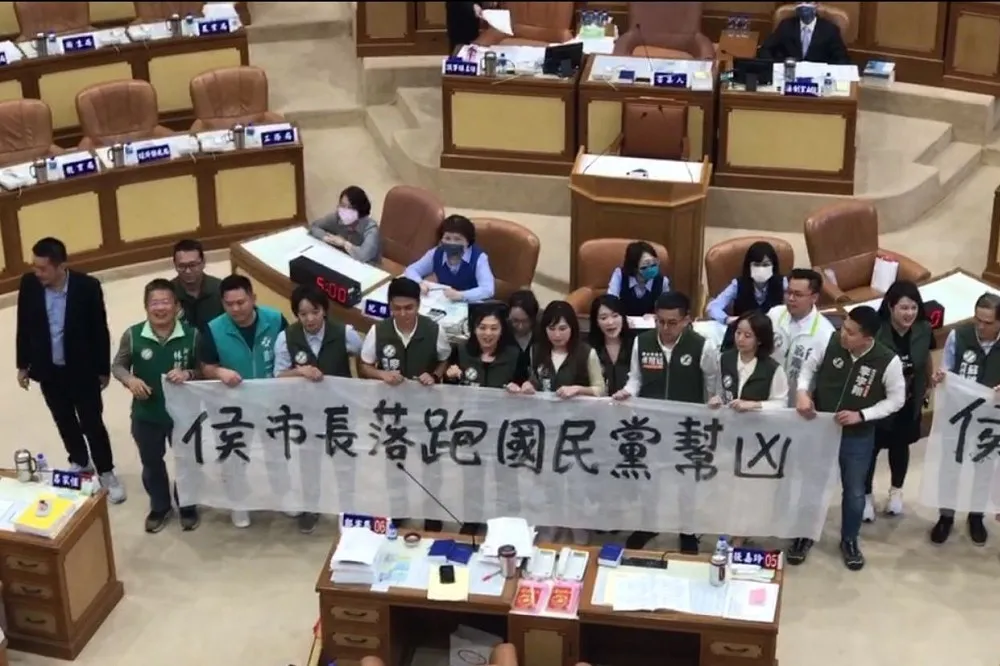 國民黨全力護航侯友宜　民進黨酸：根本就是欺騙郭台銘