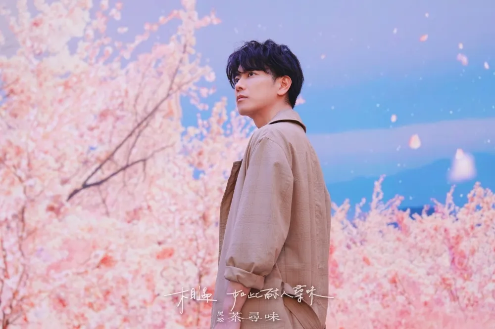 【有片】《First Love初戀》佐藤健來台代言廣告拍攝花絮首公開　獨家海報只在「這裡」限量送出