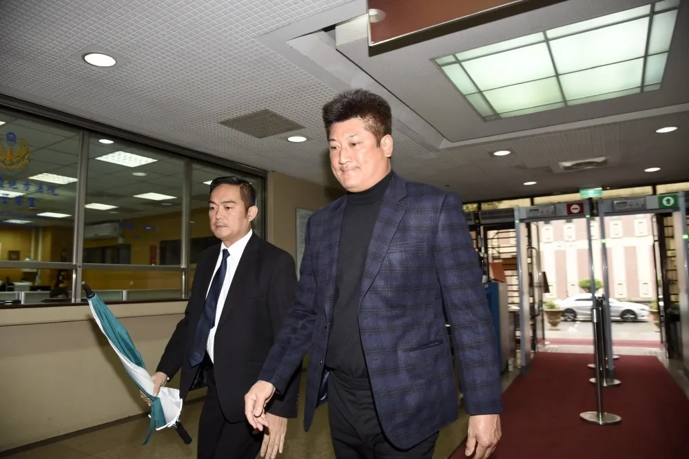 中信國寶案二審判決出爐！辜仲諒幾乎確定無罪　朱國榮2罪變5罪判16年