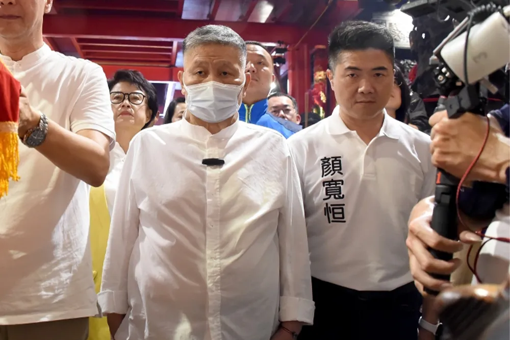 顏寬恒貪污被起訴　顏清標陪大甲媽遶境：「全家很愛媽祖」祈求保佑