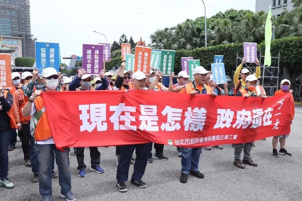 【多圖】五一勞團上凱道「算總帳」　5千名勞工怒吼：政府是全台最大慣老闆