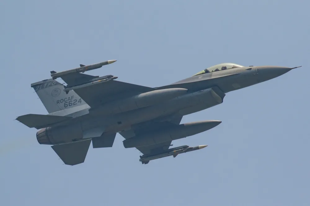【獨家】我空軍F-16AM戰機升空CAP任務　首度掛載AIM-9X飛彈曝光