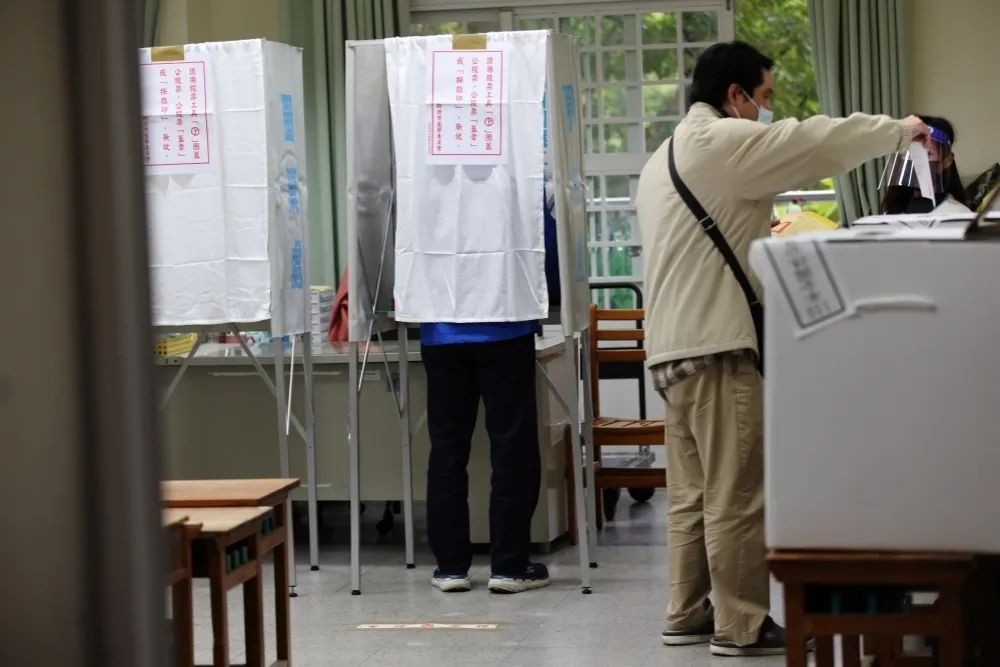 《選罷法》修正案初審通過　無故拍他人進出投票所可重處1年
