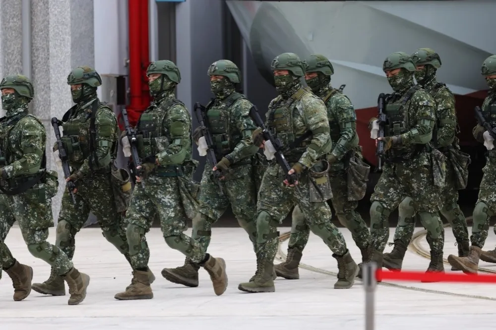 郭台銘批民進黨老拿軍公教人員開刀　政院立即表態支持明年加薪