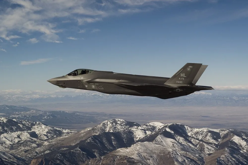 解放軍專家分析報告坦承　F-35戰機比F-22更容易穿透中國防空網