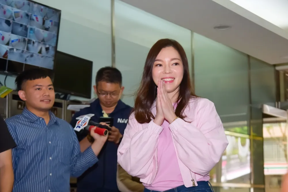 郭台銘今高雄辦首場造勢活動　曾馨瑩隔空放閃吶喊助威
