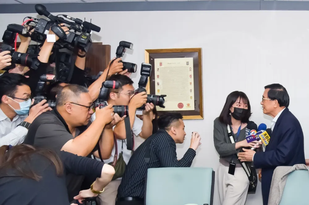 陳水扁屢踩保外就醫紅線　今出席活動預告「首次受訪」到場卻噤聲