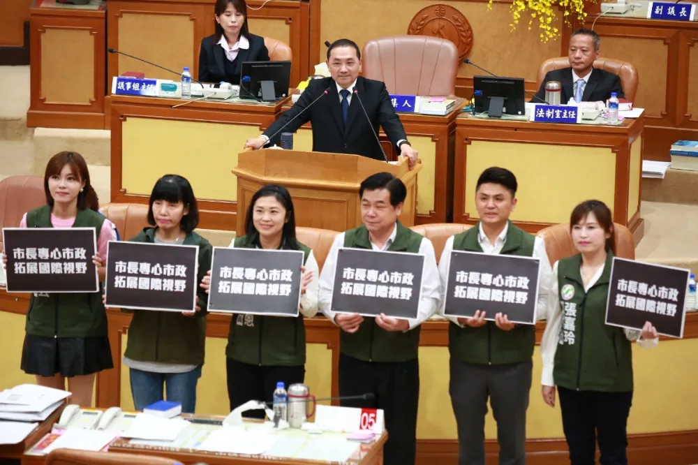 新北總質詢成「百萬小學堂」　侯友宜被問兩岸議題堅持反對一國兩制