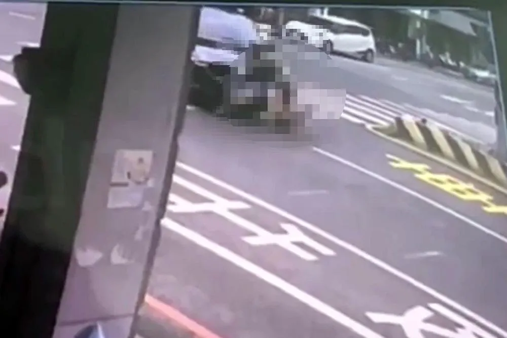 【驚悚片】母女走斑馬線遭撞1死1重傷　傳懷孕女駕駛致電家屬：肚子裡的賠給你　