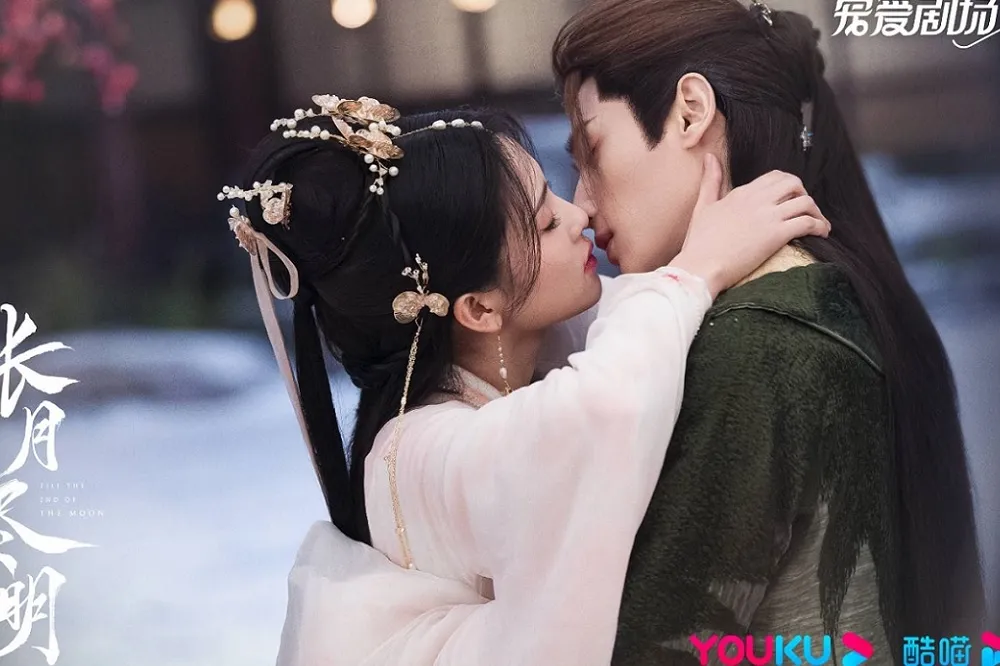 白鹿、羅雲熙《長月燼明》圓房床戲激情火辣　兩人纏綿熱吻網讚：色氣滿滿