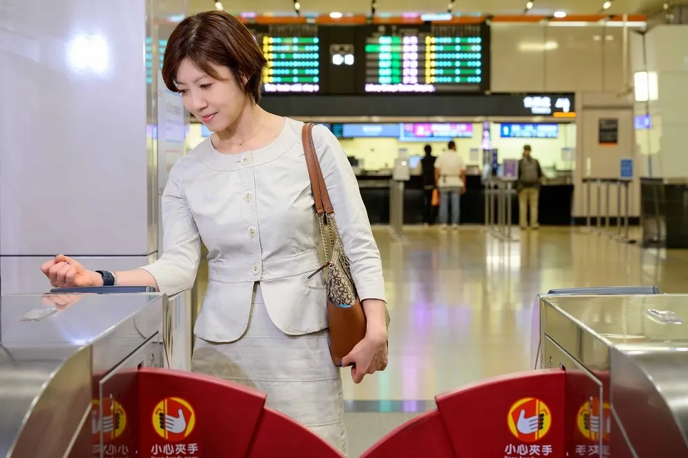 台灣高鐵T-EX行動購票 App 推出全新輔助功能　用智慧型手錶就可感應進站搭高鐵