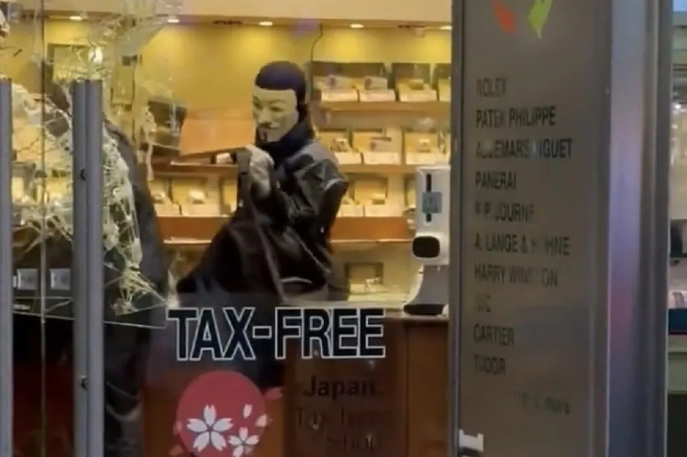【有片】銀座名錶店遭搶損失逾1億日圓　4嫌落網最小僅16歲