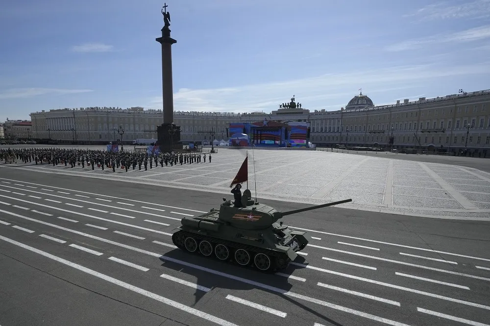 【有片】老式T-34戰車上陣、沒有空中分列式　普丁勝利日閱兵大縮水
