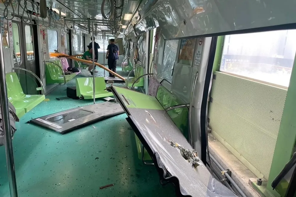 【中捷意外】工程車吊臂砸落釀1死8傷　興富發「90度鞠躬」承諾：全力賠償