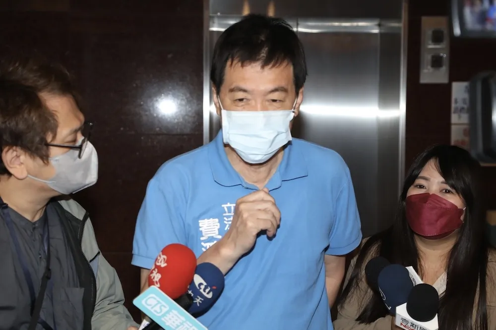 費鴻泰兒被控辱罵女同學「婊子」　判決出爐