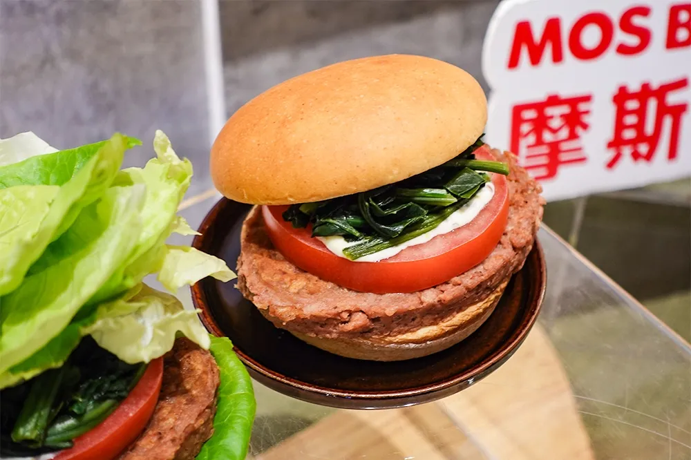 【有片】蔬食速食+1！摩斯漢堡「未來肉漢堡」套餐百元開吃　早餐「布里歐堡」同步開賣
