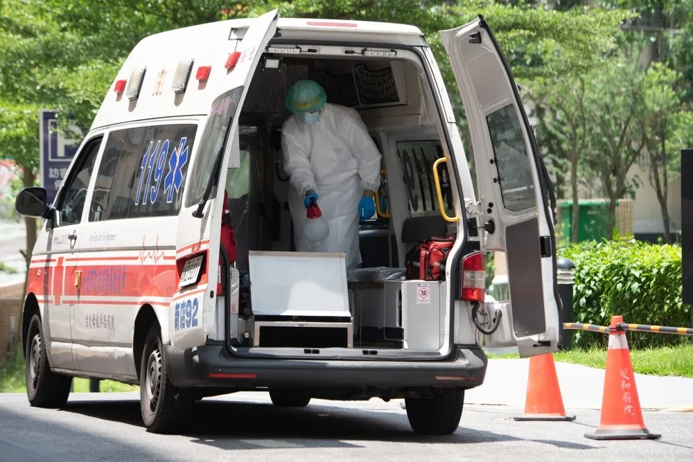 口罩令再鬆綁　照護機構及救護車擬5月底改為「建議戴」