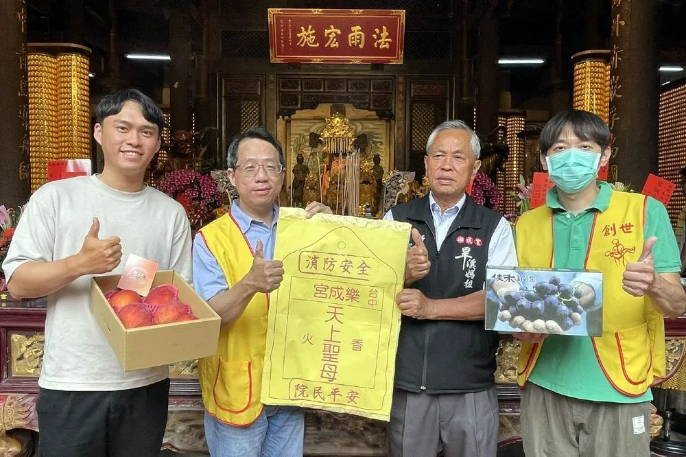 樂成宮旱溪媽點燈祈平安  助植物人住得安全