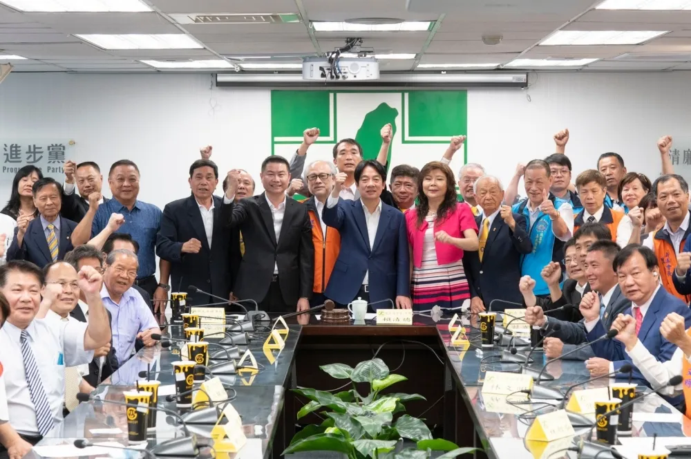 藍綠總統開戰！侯友宜被提名後　賴清德密會新北嘉義同鄉會「拔樁意味濃」 