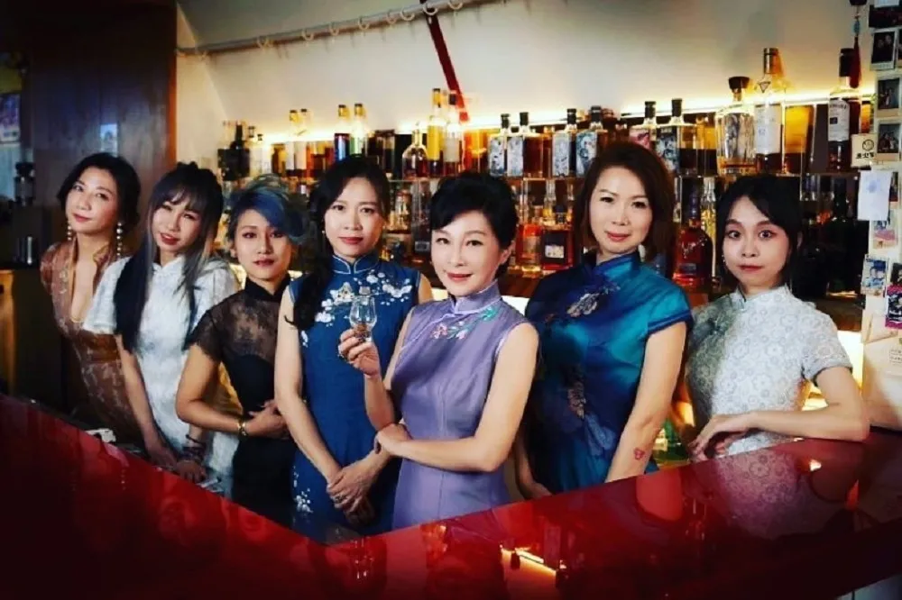 酒店工作背後的心理壓力有多大？「條通女王席耶娜」揭開酒店小姐的困境