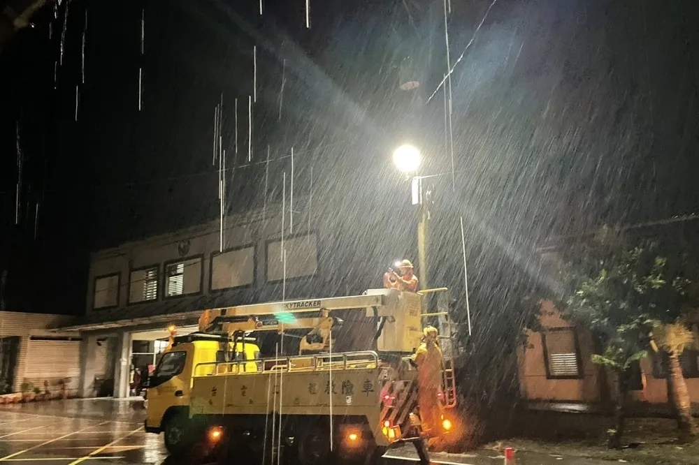 雷雨襲擊桃園「中壢、平鎮、八德」深夜停電　台電急搶修、高壓電最快9點才恢復