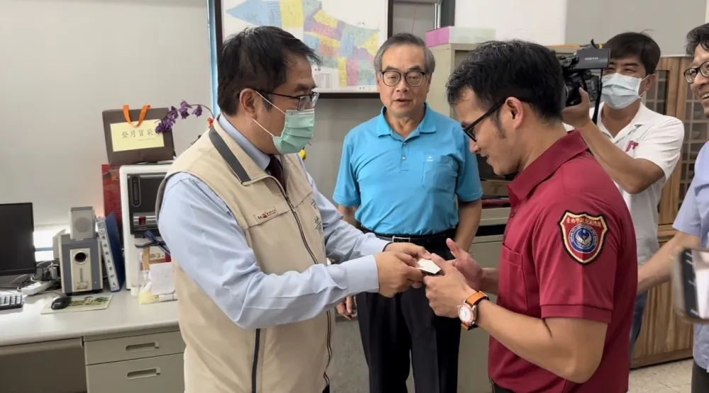 救護員黃偉哲遭傷患施暴 市長黃偉哲力挺 ：不會讓你被白打