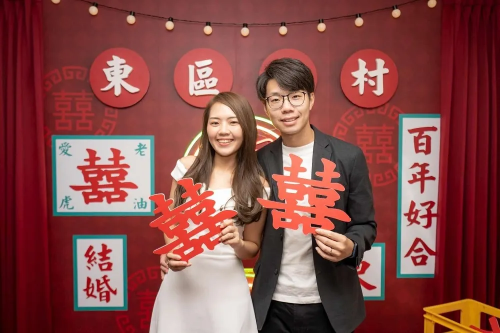520結婚拍照區爆人潮    高虹安市長親自操刀　民眾玩笑：可以再去結一次婚嗎？