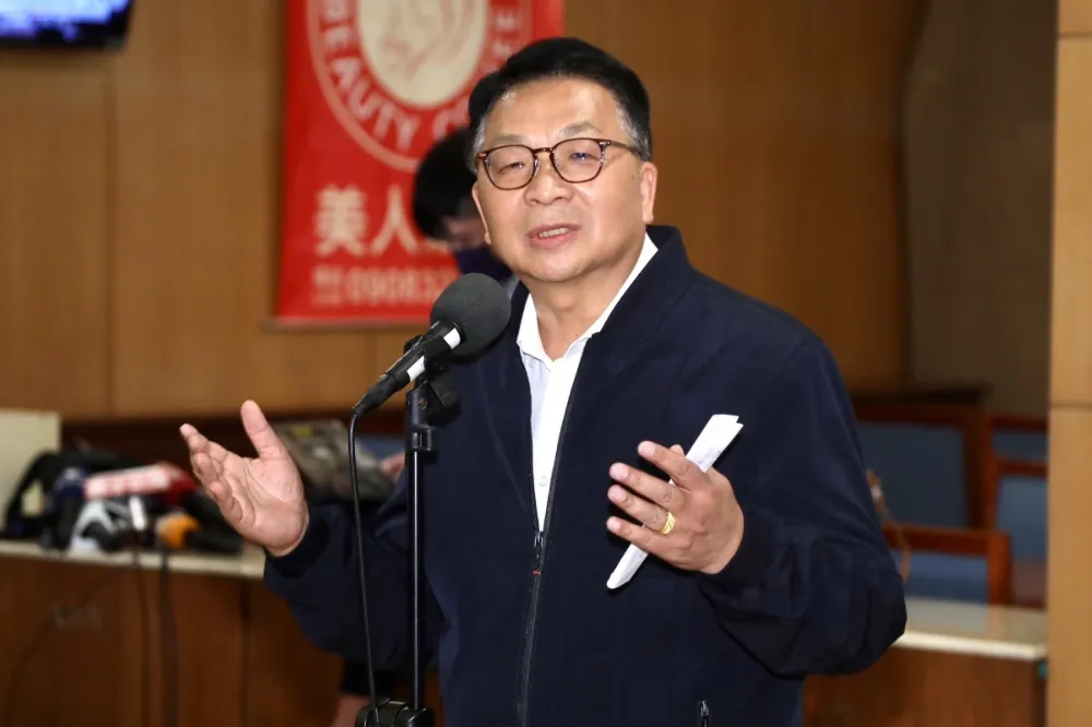 陳歐珀被爆與im.B過從甚密　深夜宣布退出2024立委選舉以證清白