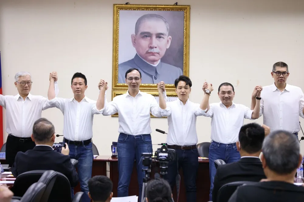 朱立倫攜手侯友宜提名5立委參選人　痛批民進黨掛勾詐騙集團「賴清德始終未發聲」
