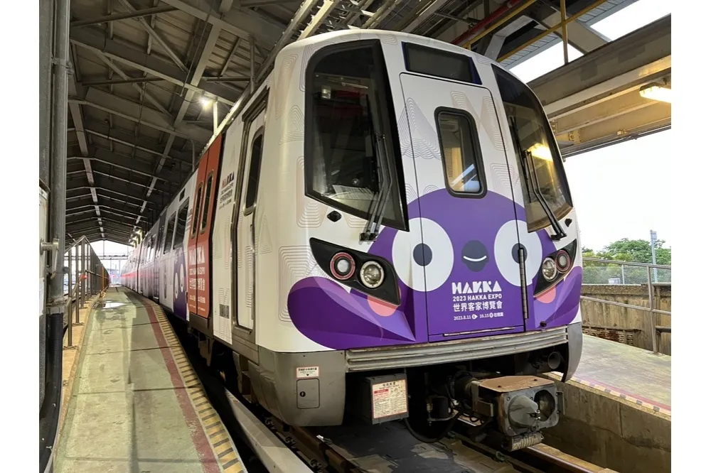 超可愛!　世界客家博覽會機捷彩繪列車上線　桃捷準備迎客