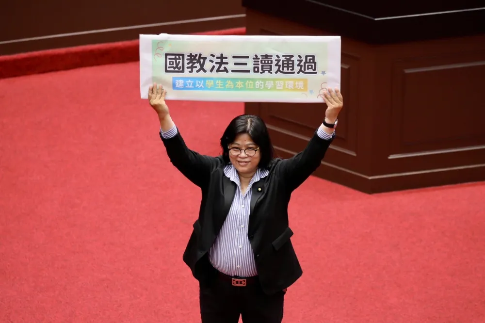 國教法大翻修！不適任校長調查期間禁申請退休　校務會議邀學生代表列席