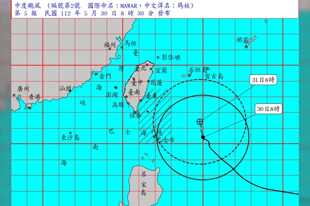 中颱瑪娃龜速逼近！預估路線「平行東海岸」愈北愈弱　颱風假機率曝
